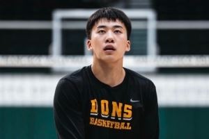 新赛季的NCAA冲啊！王俊杰晒在旧金山大学球馆的训练照：锻炼