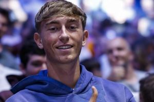 赫伊森观看皇马男篮比赛，球员因伤退出西班牙队可能缺席1到2周